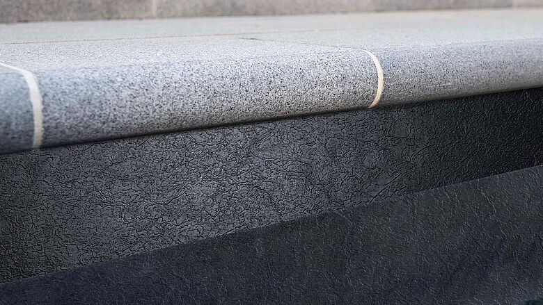 RELIEF Black - Vista 1